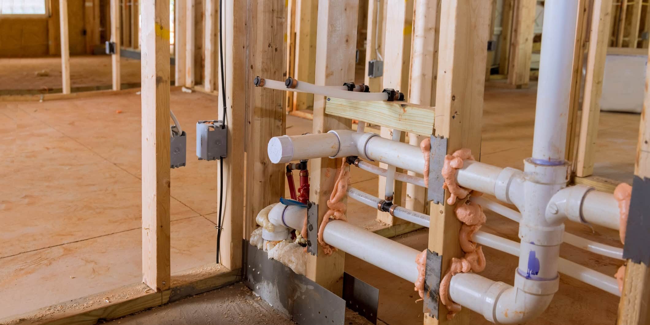 Home construction with hot red and cold blue pex pipe layout in new bathtub house PVC waste water system